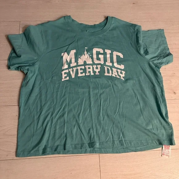 Disney parks Magic Every Day tshirt - Picture 2 of 4